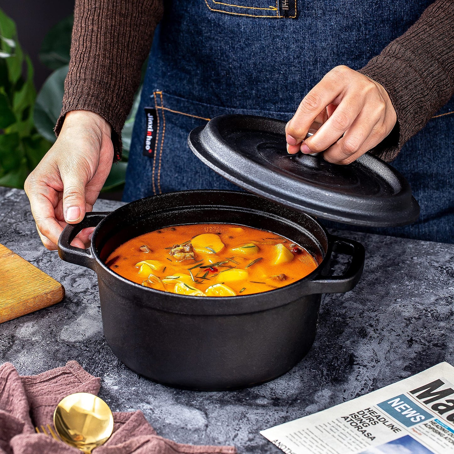 24cm Pre-seasoned NonStick Cast Iron Dutch Oven Handles Lid Skillet Cookware Braising Pot Pan Casserole - Sprung Outdoors 